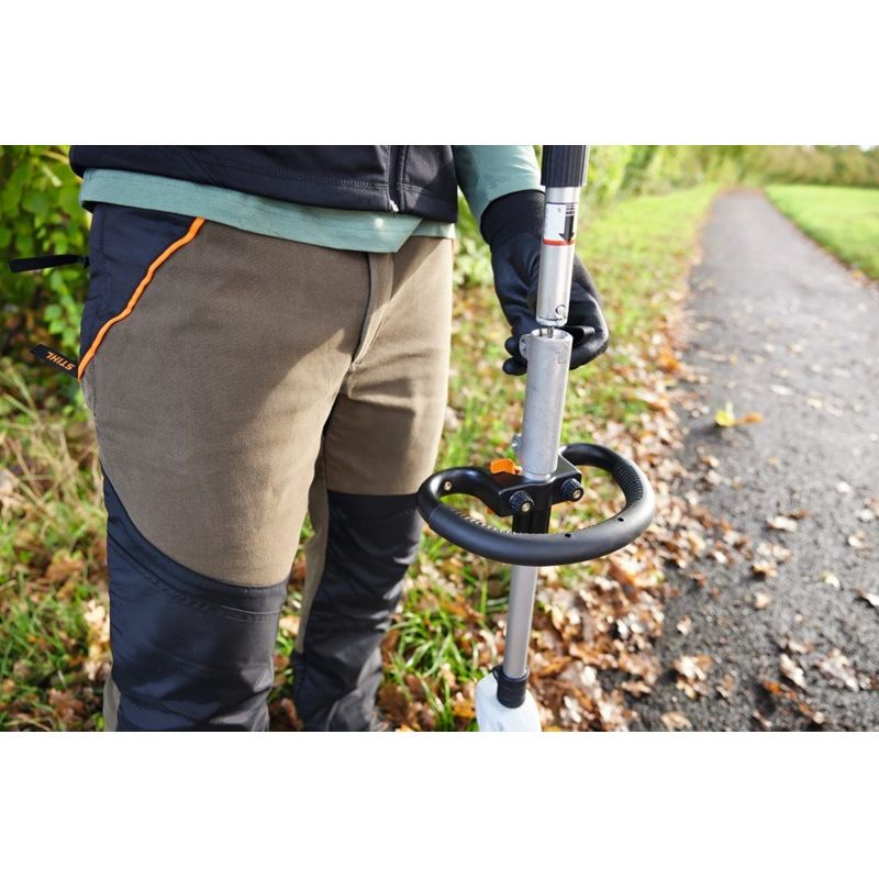 Акумулаторен Комби двигател STIHL KMA 120 R, 36 V, AP, 3.5 кг 